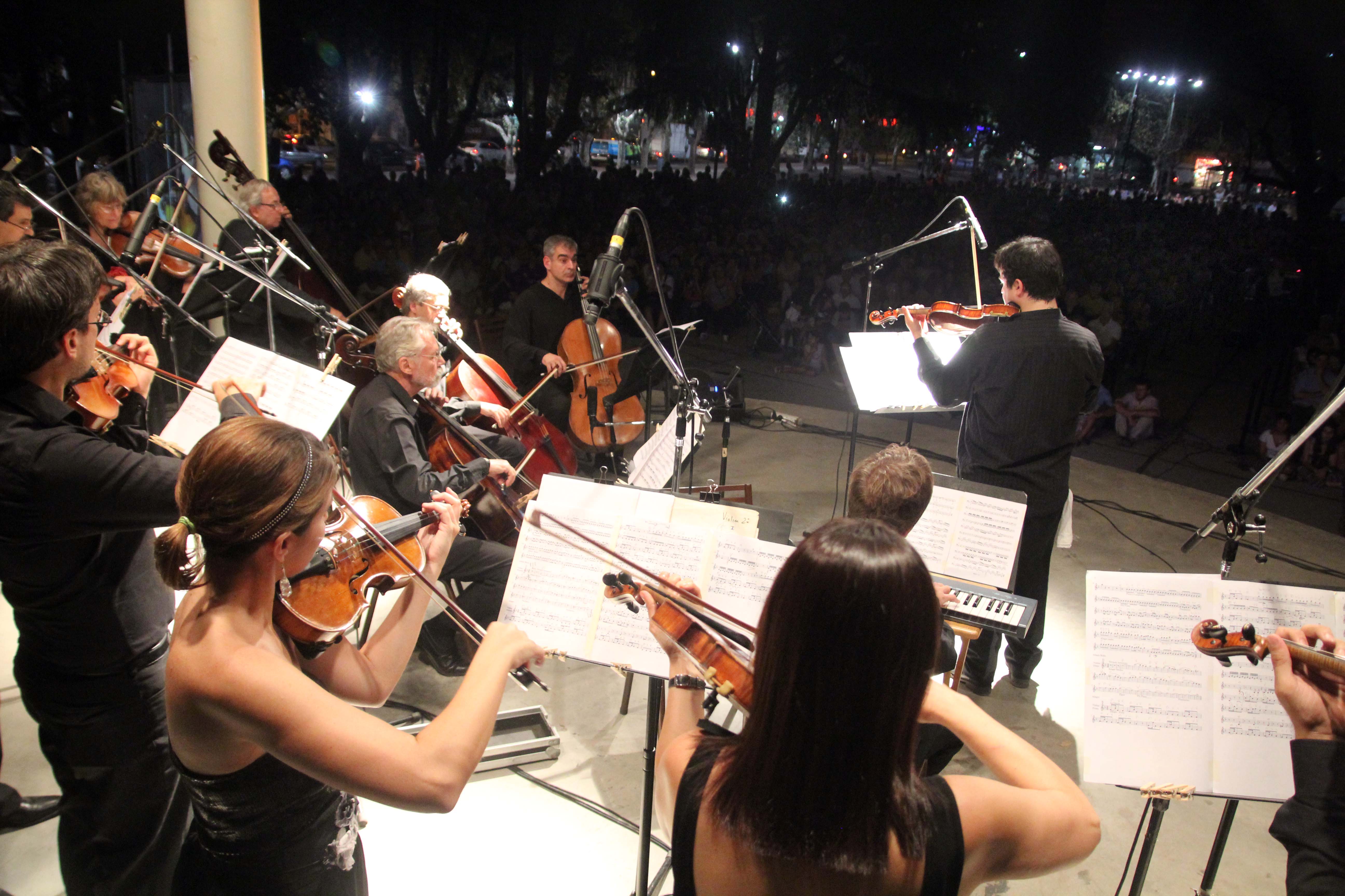 Con un show de música clásica que cautivó a miles de vecinos, San Miguel afianza su patrimonio cultural
