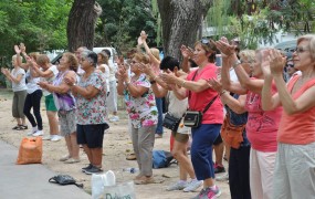 Los abuelos comenzaron sus actividades en el corredor aeróbico