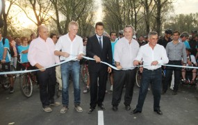 El tradicional corte de cinta para la inauguración del velódromo municipal