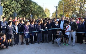 Del tradicional corte de cinta en la calle Santa Fe participaron alumnos de distintos colegios de la zona