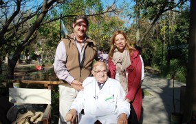 Fernando Inzaurraga junto a María José Tedeschi y al Dr Hugo Nano