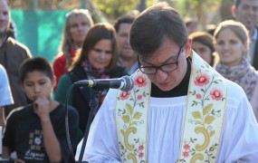 La inauguración recibió la bendición y entronización de la virgen de la Inmaculada Concepción, que se dispuso en la rotonda de Santa Fe y Flaubert