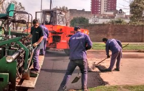 Plena tarea de asfaltado en caliente