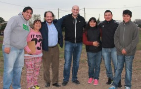 Julián Segovia saludó a las familias beneficiarias