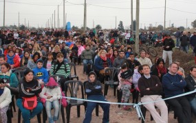 Más de 500 vecinos del nuevo Barrio Madre Esperanza participaron del acto