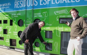 Pablo de la Torre y Jaime Méndez también utilizaron el ecopunto en su inauguración