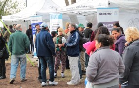 Cientos de vecinos se congregaron para el municipio en tu barrio y la inauguración