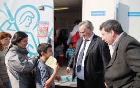 Como parte de la recorrida los funcionarios visitaron un operativo de Salud en Barrio Obligado