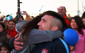 Cuenca se emocionó con un video emotivo en el que se mostró su trayectoria y la pelea final