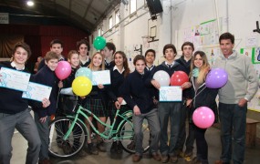 El acto fue en el Colegio San Alfonso y los ganadores recibieron una bici como premio