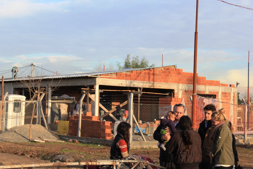 Joaquín de la Torre recorrió la construcción de un nuevo Centro de Desarrollo Infanto-Familiar en Barrio El Polo