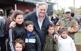 El jefe comunal saludó a los alumnos del centro cultural