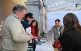 El jefe comunal visitó los stands de las universidades