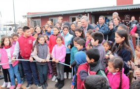 El tradicional corte de cinta para la inauguración del nuevo polideportivo y centro cultural reconquista