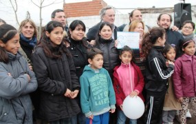 Hubo entrega de planos de mensura social a familias de la zona