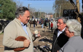 Joaquín dialogó con los vecinos de Barrio Mitre