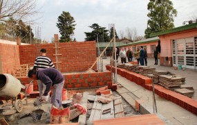 Se está llevando a cabo un plan de refacción integral en escuelas provinciales con fondos municipales