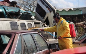 Antes de sacar la chatarra la subsecretaría de Control y Ordenamiento Urbano realizó la correspondiente desinfección del lugar