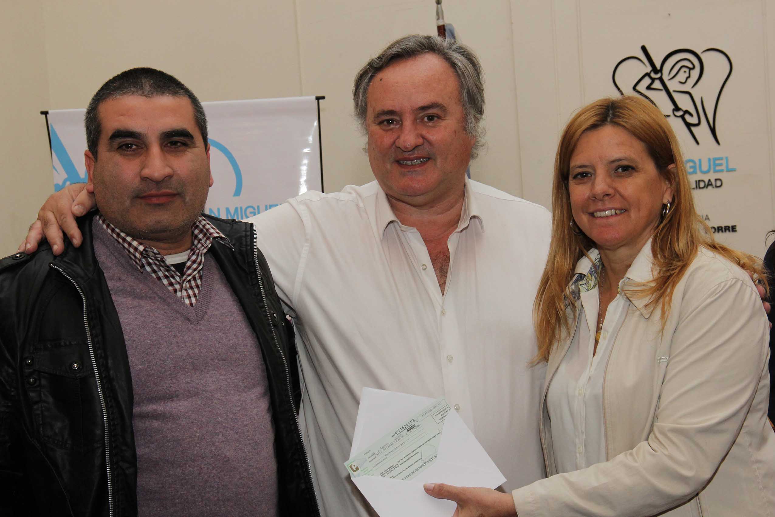 Joaquín de la Torre entregó créditos para la vivienda y subsidios a emprendedores de San Miguel