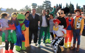 Joaquín estuvo presente en el escenario junto a la comedia municipal