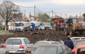 Las máquinas trabajaron durante toda la mañana para limpiar el predio en ciudad santa maría