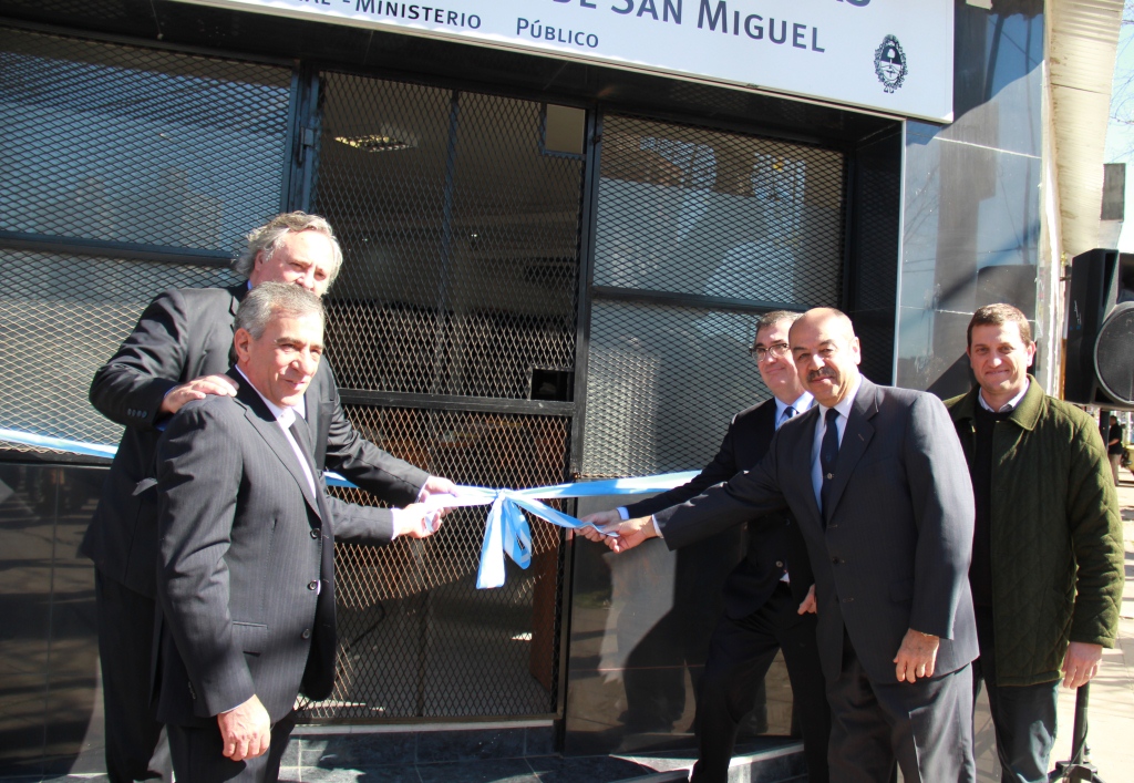 Se realizó el tradicional corte de cinta para inaugurar formalmente las nuevas oficinas descentralizadas
