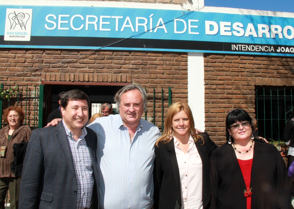 Joaquín de la Torre y Daniel Arroyo recorrieron distintos barrios de San Miguel con eje en el desarrollo social