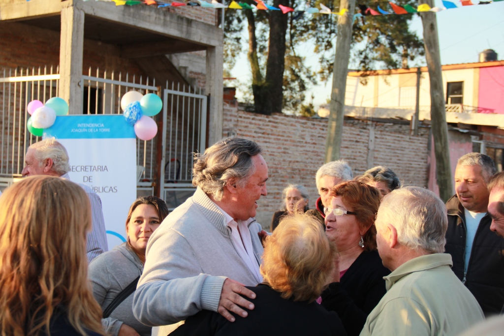 Joaquín de la Torre inauguró diez cuadras de pavimento para una zona clave de Barrufaldi