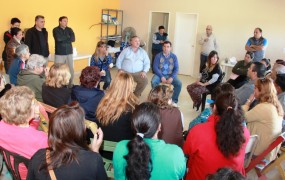 Joaquín dialogó con vecinos en barrio obligado