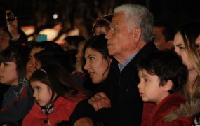 Las fiestas se siguen celebrando en familia, padres, hijos y abuelos