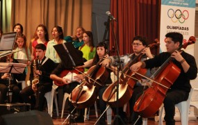 Los chicos de la orquesta Municipal tocaron parte de su repertorio