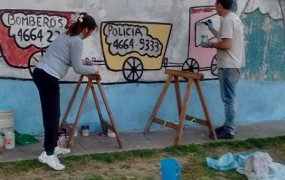 Los vecinos realizan murales y otras mejoras