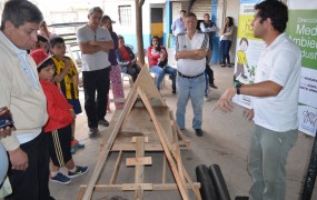 También se enseñó a los vecinos a constuir un gallinero con materiales reciclados