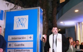 El párroco Francisco Occhiuzzi bendijo el nuevo Hospital