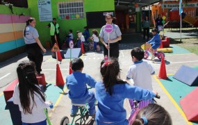 De modo pedagógico se realizó un simulacro con las leyes de tránsito para los más chicos