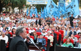 El acto se realizó en la Plaza de las Carretas