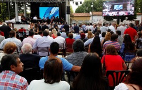 Hubo miles de vecinos y militantes en la jura y asunción del reelecto jefe comunal