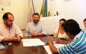 Se firmó el contrato entre la cooperativa que realizará las obras en el barrio Hospital y el Municipio