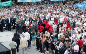 Una multitud acompañó a Joaquín de la Torre en su asunción