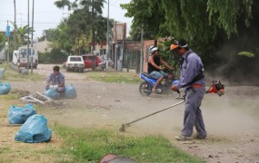 Se pintan cordones, se junta basura y se corta el pasto, entre otras tareas