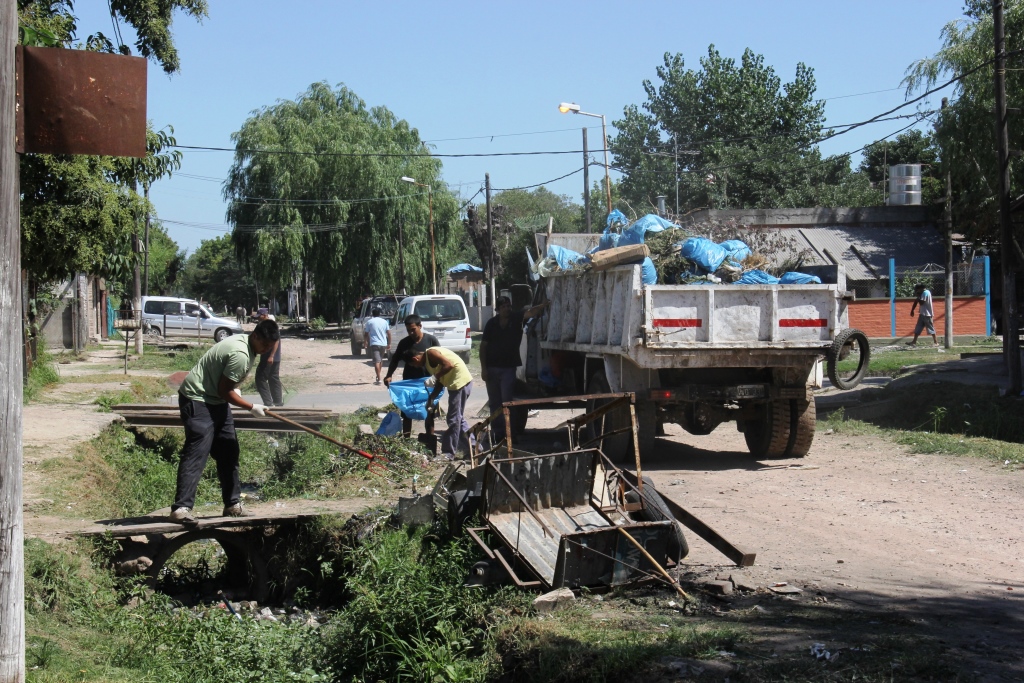 Operativo de limpieza en Barrio Mitre