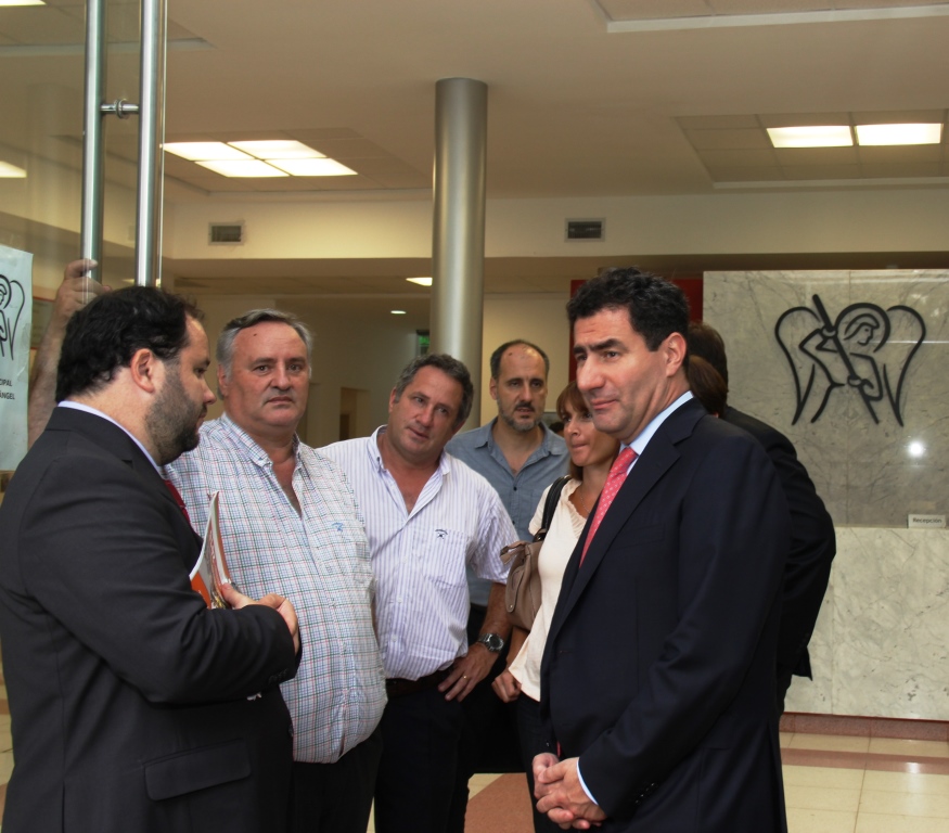 Joaquín de la Torre recorrió el nuevo Hospital Municipal San Miguel Arcángel junto al titular del PAMI