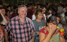 Joaquín estuvo en pleno carnaval, entre la espuma