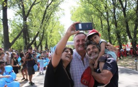 La gente se sacó selfies con el Intendente