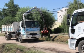 Se trabajó sobre el zanjón de Paula Albarracín entre Caseros y Juan José Paso