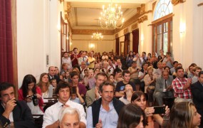 El acto se realizó en el salón dorado del Municipio