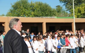 Joaquín habló de la importancia de que haya escuelas secundarias en los barrios, para evitar la deserción