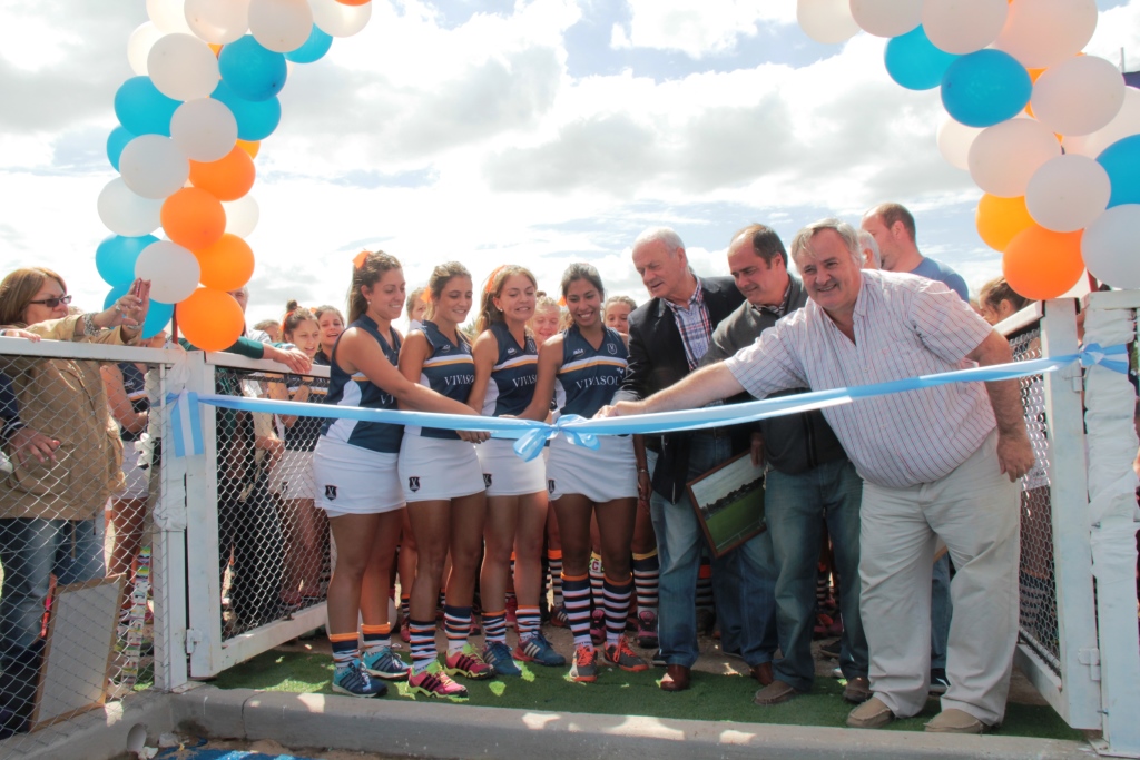 Gran inauguración: En un emotivo acto, se presentó la nueva cancha de hockey en el Club Vicentinos