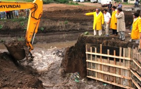 El día de la apertura del canal que conducía el agua por el arroyo hasta barrio Mitre