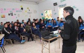 En esta oportunidad la charla fue en el instituto jorge newbery de barrio mitre